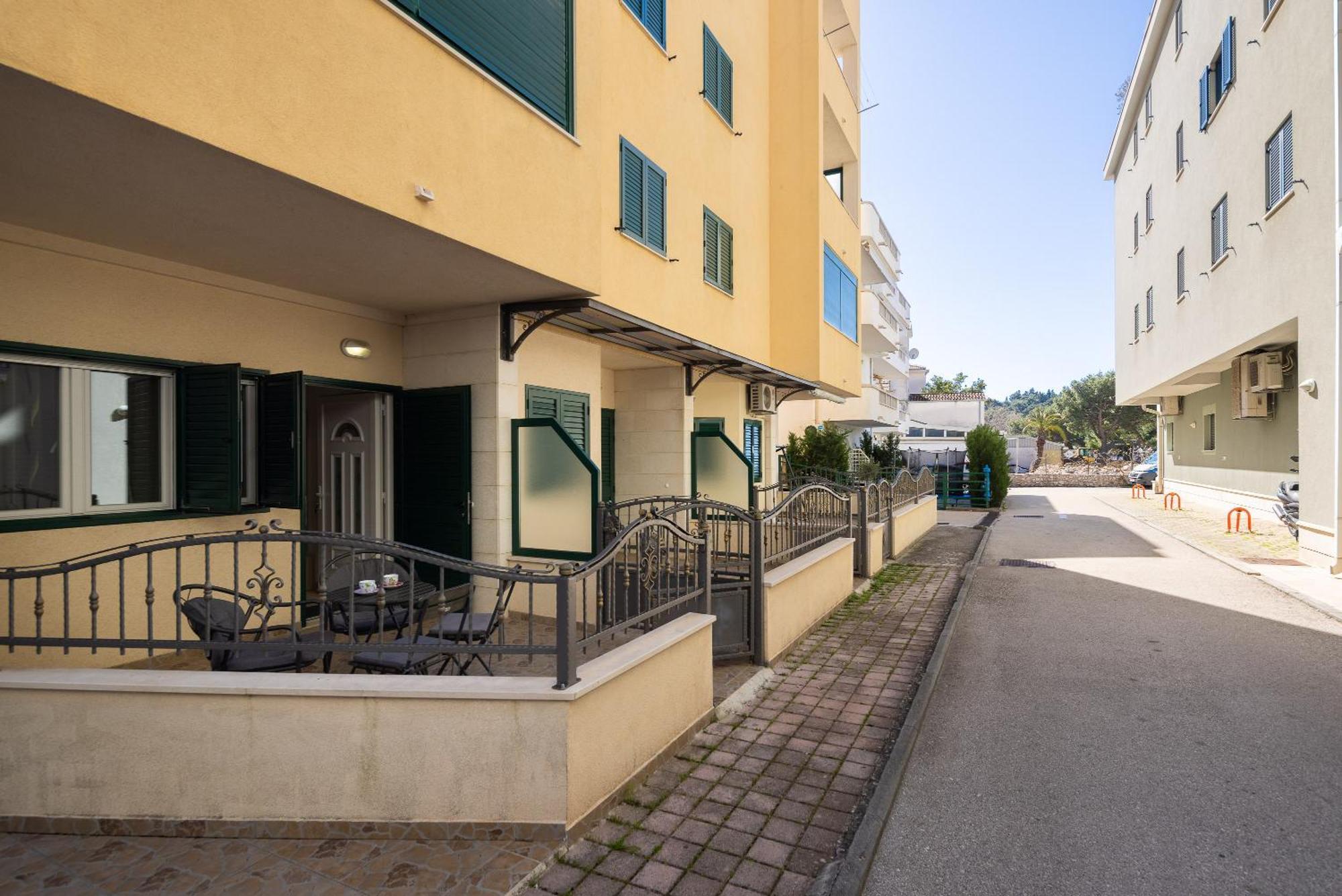 Sunny Apartment *